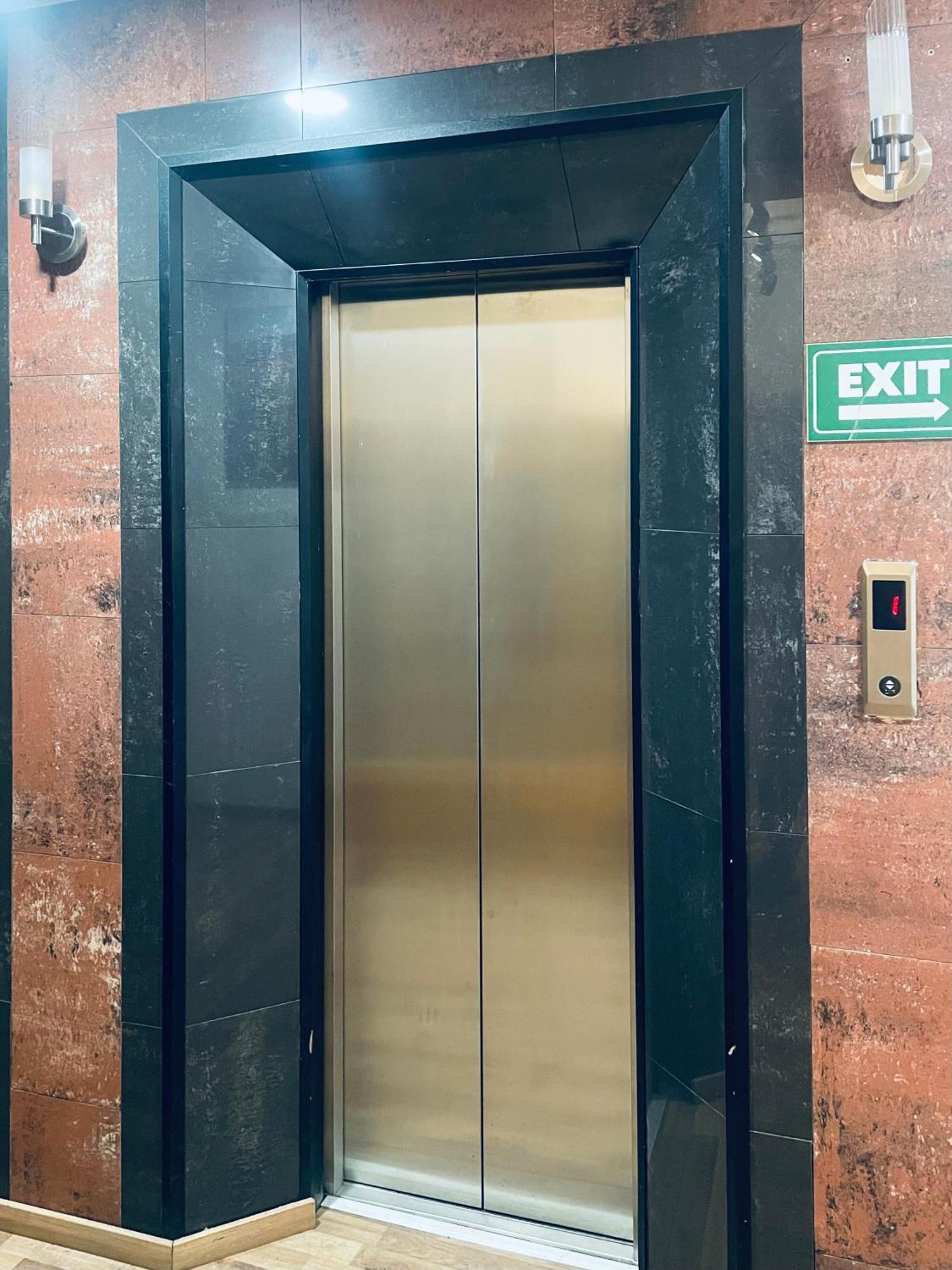 Hotel Four Seasons ティビリシ エクステリア 写真
